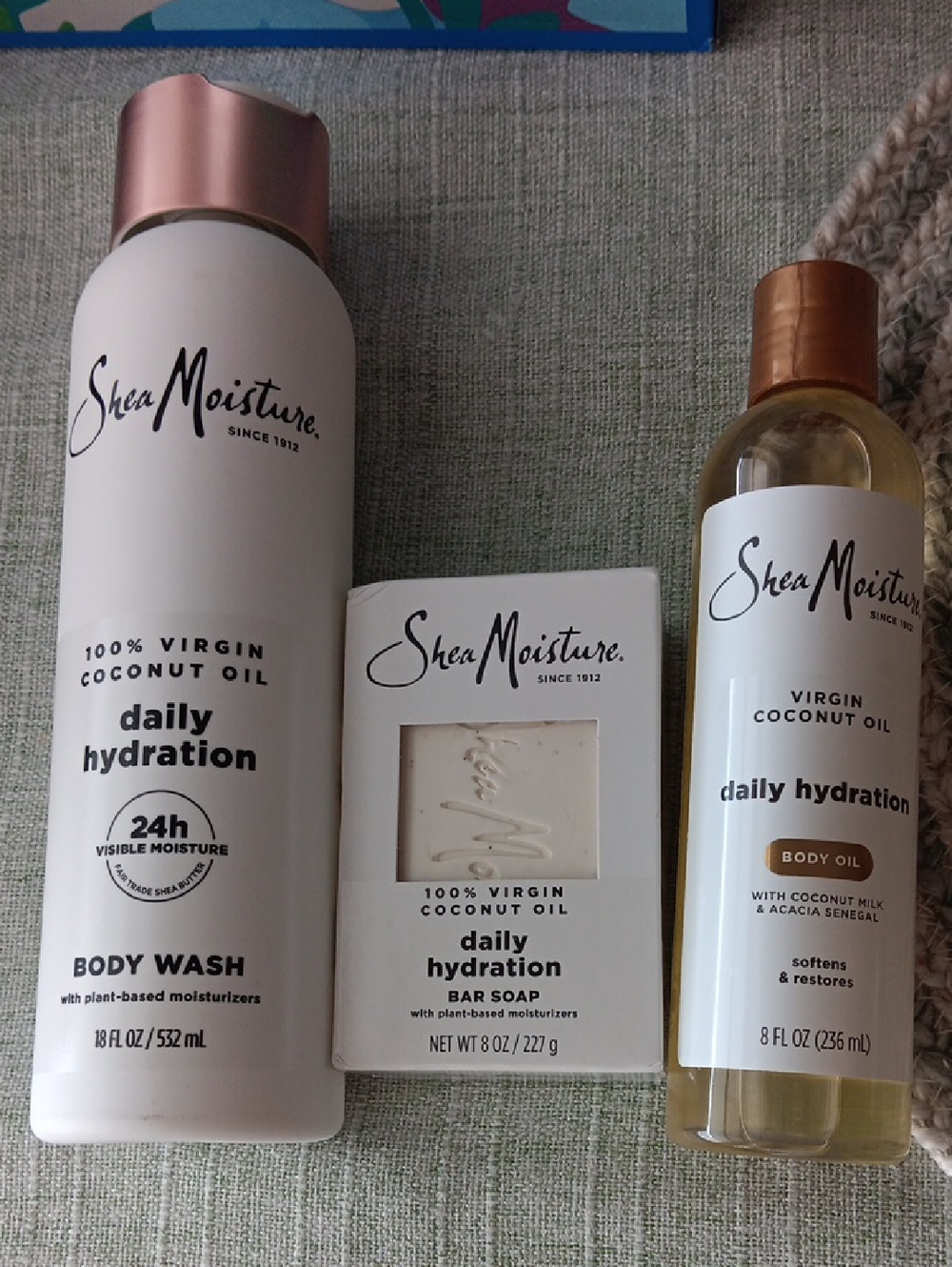 Shea Moisture White and Rose Gold Daily Hydration Body Wash & Oil Set